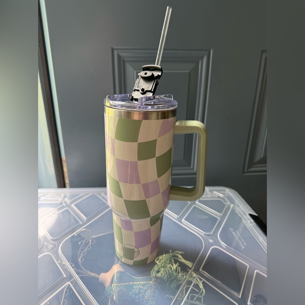 🧋Francesca’s Checkered Green and Purple Tumbler with Lid and Straw